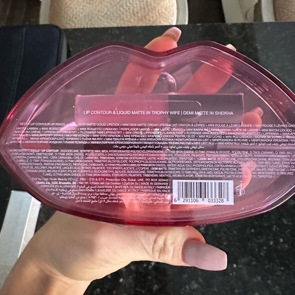 Huda Beauty Lip Kit - Picture 3 of 3